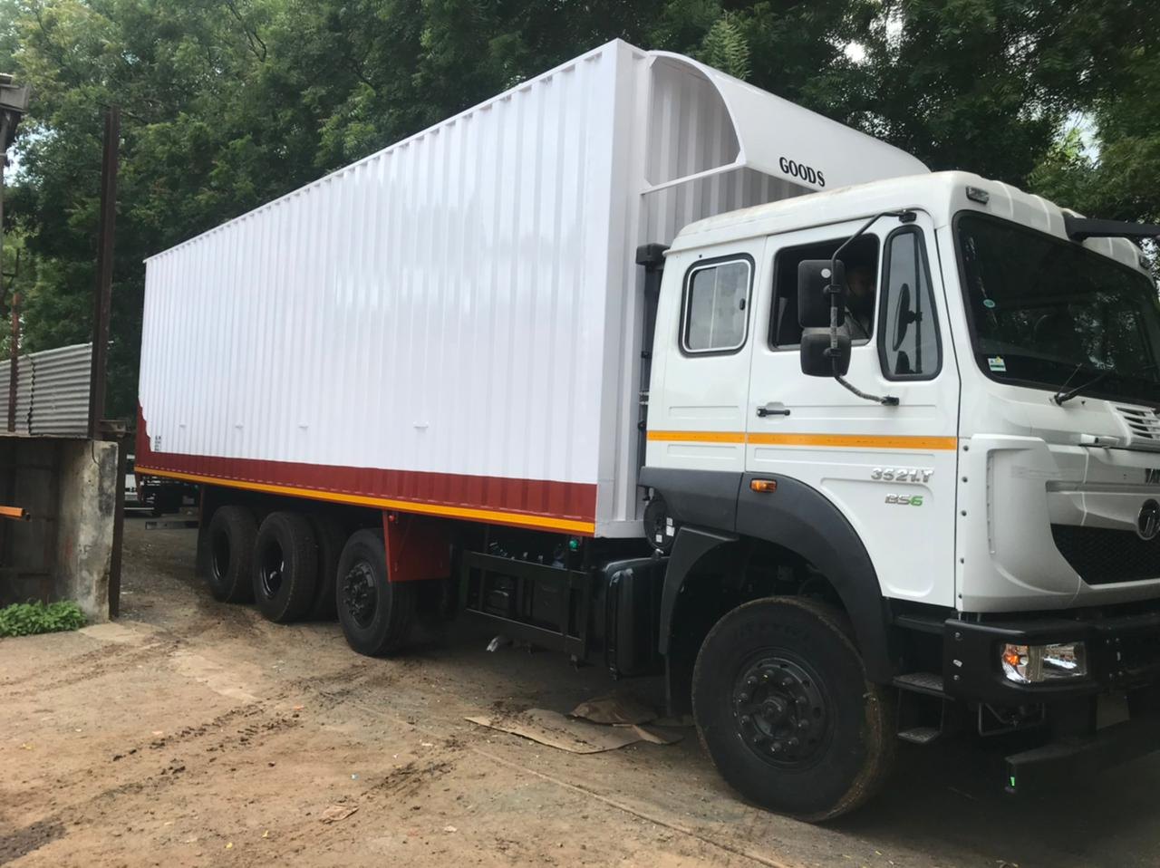 12 Tyre - 32 Feet Container